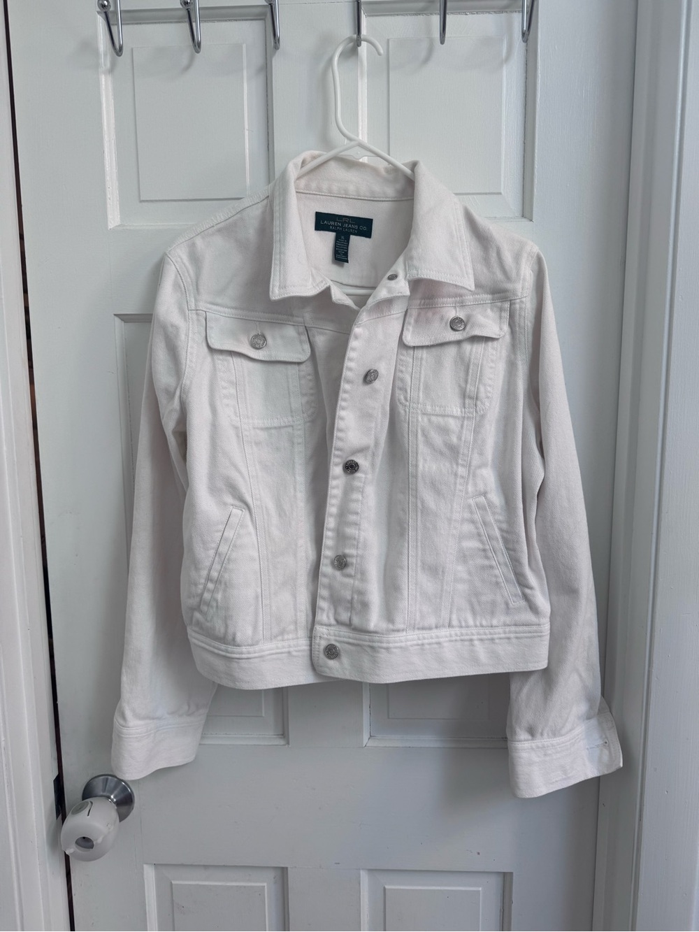 Ralph Lauren White Denim Jacket
📸 updated (discoloration on collar removed)